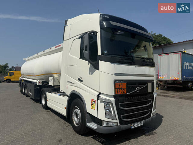 Белый Вольво FH 13, объемом двигателя 12.78 л и пробегом 406 тыс. км за 51900 $, фото 1 на Automoto.ua