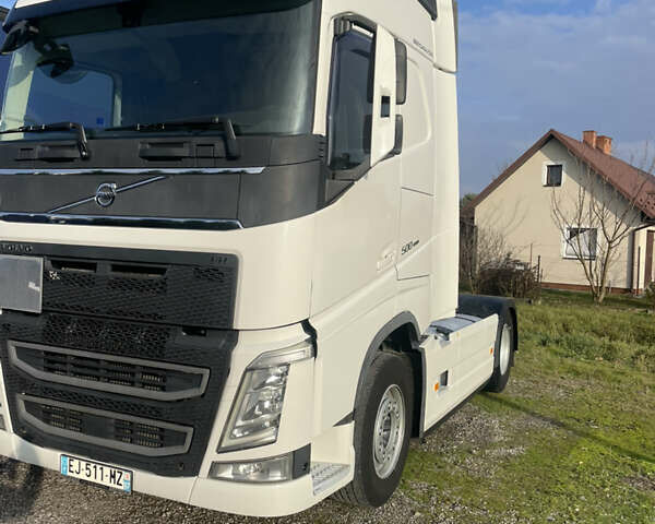 Білий Вольво FH 13, об'ємом двигуна 12.9 л та пробігом 750 тис. км за 44888 $, фото 1 на Automoto.ua