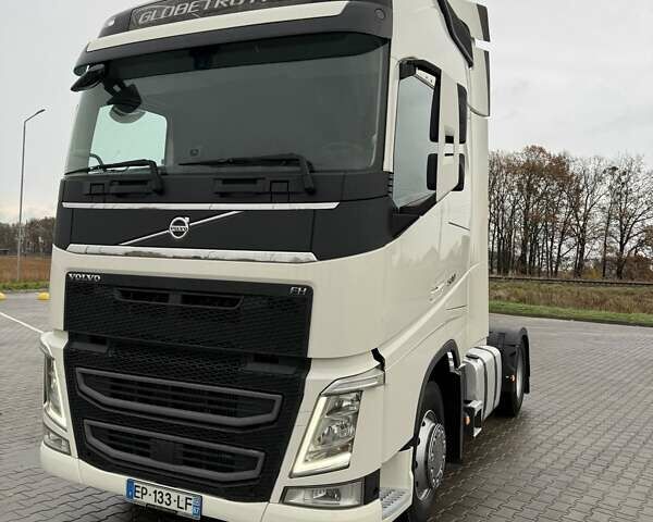 Білий Вольво FH 13, об'ємом двигуна 12.9 л та пробігом 700 тис. км за 44444 $, фото 1 на Automoto.ua