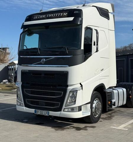 Белый Вольво FH 13, объемом двигателя 12.9 л и пробегом 707 тыс. км за 43888 $, фото 1 на Automoto.ua