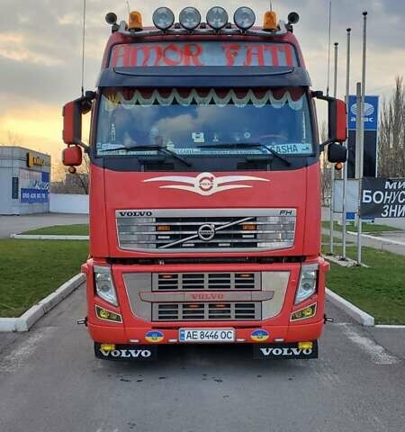 Красный Вольво FH 13, объемом двигателя 12.9 л и пробегом 825 тыс. км за 43000 $, фото 1 на Automoto.ua