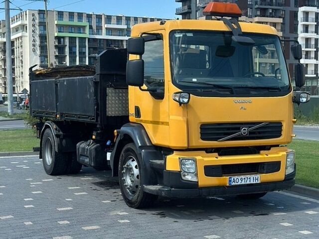Желтый Вольво FH 13, объемом двигателя 7.15 л и пробегом 155 тыс. км за 32000 $, фото 1 на Automoto.ua