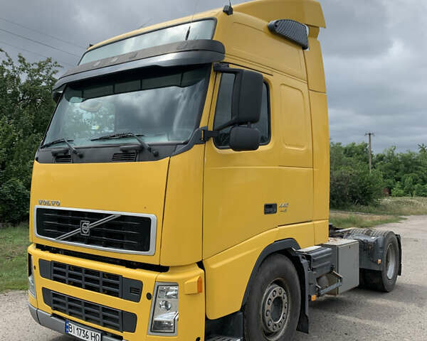 Желтый Вольво FH 13, объемом двигателя 12.78 л и пробегом 410 тыс. км за 14000 $, фото 1 на Automoto.ua