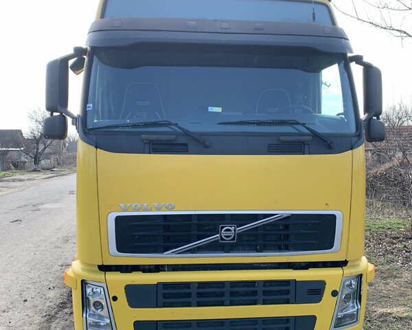 Жовтий Вольво FH 13, об'ємом двигуна 12.78 л та пробігом 410 тис. км за 15000 $, фото 1 на Automoto.ua