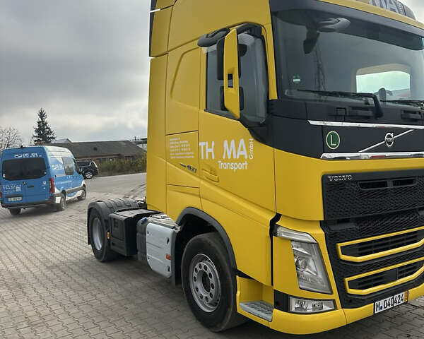 Желтый Вольво FH 13, объемом двигателя 0 л и пробегом 880 тыс. км за 31500 $, фото 1 на Automoto.ua