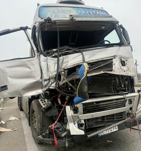 Сірий Вольво FH 13, об'ємом двигуна 12.78 л та пробігом 16 тис. км за 8000 $, фото 1 на Automoto.ua