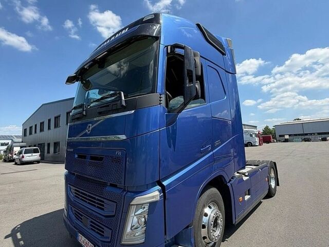 Синий Вольво FH 13, объемом двигателя 0 л и пробегом 880 тыс. км за 51753 $, фото 1 на Automoto.ua