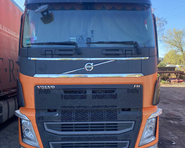 Оранжевый Вольво FH 13, объемом двигателя 12.78 л и пробегом 958 тыс. км за 40000 $, фото 1 на Automoto.ua