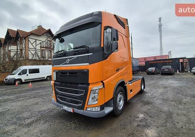 Оранжевый Вольво FH 13, объемом двигателя 12.8 л и пробегом 822 тыс. км за 44777 $, фото 1 на Automoto.ua