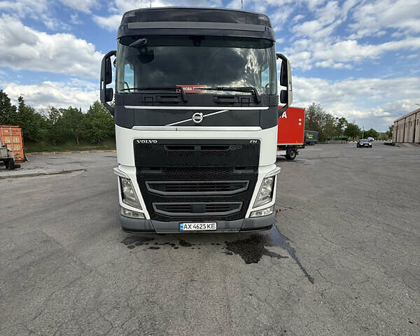 Белый Вольво FH 16, объемом двигателя 4.75 л и пробегом 12 тыс. км за 43000 $, фото 1 на Automoto.ua