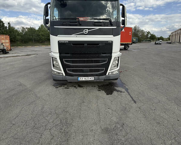 Белый Вольво FH 16, объемом двигателя 4.6 л и пробегом 970 тыс. км за 42999 $, фото 1 на Automoto.ua