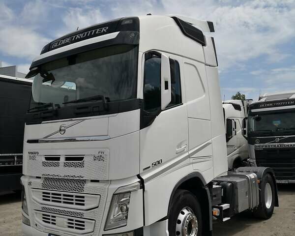 Белый Вольво FH 16, объемом двигателя 12.8 л и пробегом 673 тыс. км за 56639 $, фото 1 на Automoto.ua