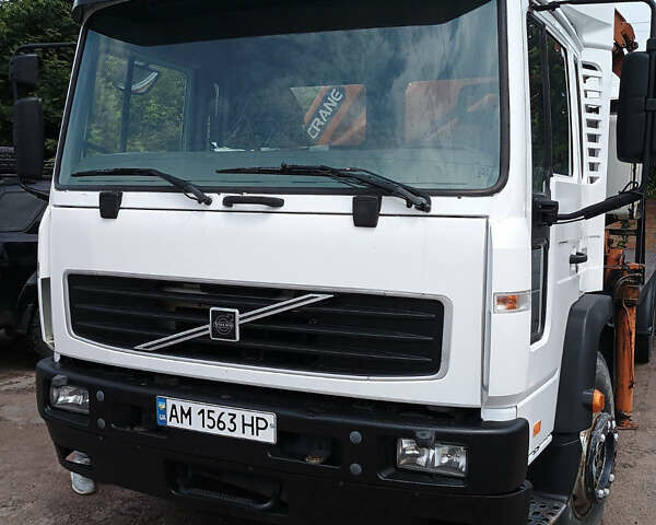 Білий Вольво FL 6, об'ємом двигуна 5.5 л та пробігом 515 тис. км за 29000 $, фото 1 на Automoto.ua