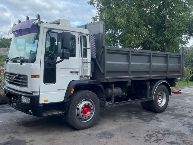 Білий Вольво FL 6, об'ємом двигуна 6 л та пробігом 1 тис. км за 23000 $, фото 1 на Automoto.ua