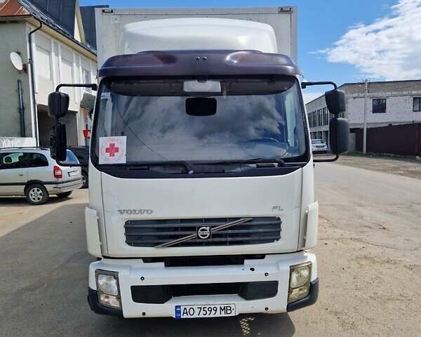 Белый Вольво FL 7, объемом двигателя 7.2 л и пробегом 551 тыс. км за 17000 $, фото 1 на Automoto.ua
