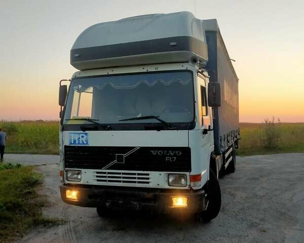 Белый Вольво FL 7, объемом двигателя 6.73 л и пробегом 600 тыс. км за 6500 $, фото 1 на Automoto.ua