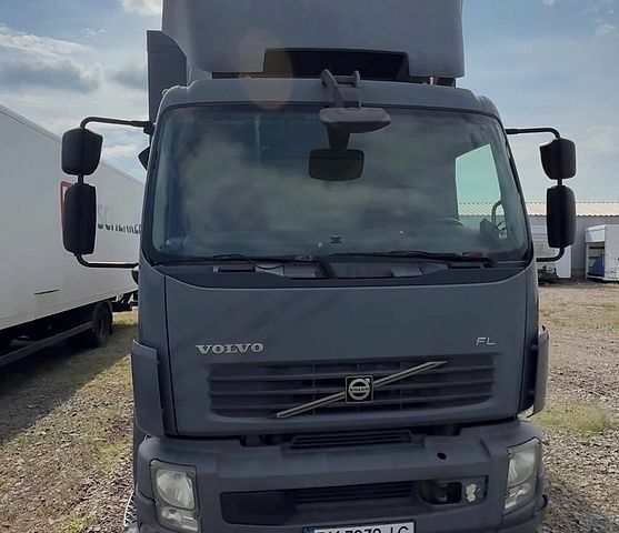 Серый Вольво FL 7, объемом двигателя 7.1 л и пробегом 487 тыс. км за 28500 $, фото 1 на Automoto.ua