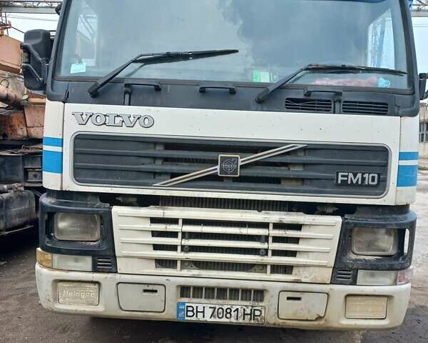 Белый Вольво FM 10, объемом двигателя 0 л и пробегом 409 тыс. км за 32000 $, фото 1 на Automoto.ua
