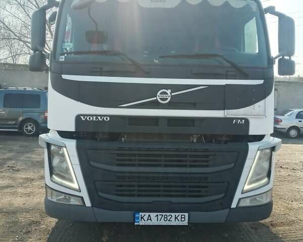Білий Вольво FM 11, об'ємом двигуна 10.84 л та пробігом 835 тис. км за 18000 $, фото 1 на Automoto.ua