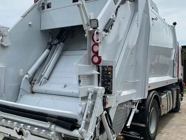 Белый Вольво ФМ 12, объемом двигателя 9.4 л и пробегом 260 тыс. км за 35000 $, фото 1 на Automoto.ua