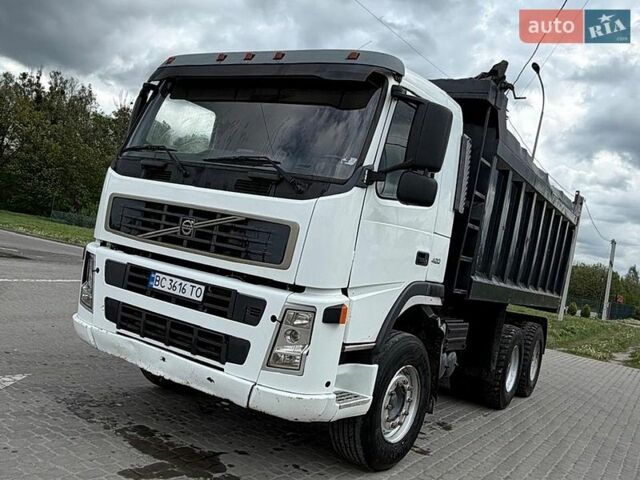 Белый Вольво ФМ 12, объемом двигателя 12.1 л и пробегом 500 тыс. км за 35950 $, фото 1 на Automoto.ua