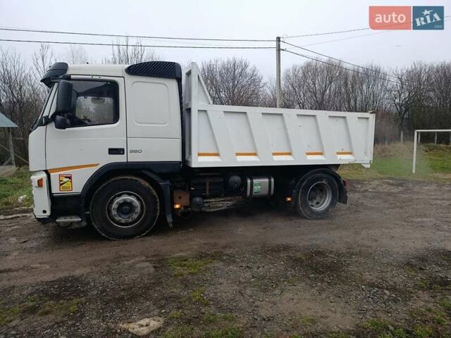 Белый Вольво FM 13, объемом двигателя 9.99 л и пробегом 7 тыс. км за 25000 $, фото 1 на Automoto.ua