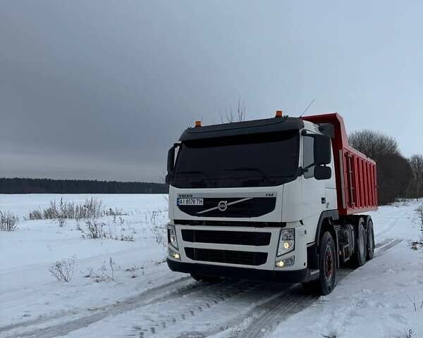 Белый Вольво FM 13, объемом двигателя 12.9 л и пробегом 335 тыс. км за 48999 $, фото 1 на Automoto.ua