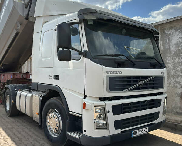 Білий Вольво FM 13, об'ємом двигуна 12.8 л та пробігом 2 тис. км за 15500 $, фото 1 на Automoto.ua