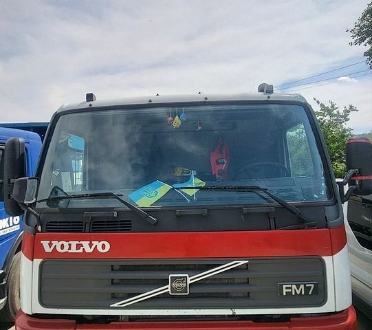 Білий Вольво FM 7, об'ємом двигуна 7.3 л та пробігом 820 тис. км за 28000 $, фото 1 на Automoto.ua