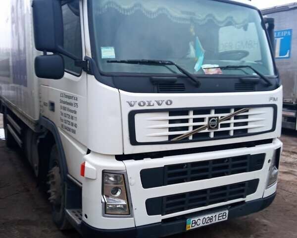 Белый Вольво FM 9, объемом двигателя 9.99 л и пробегом 120 тыс. км за 16500 $, фото 1 на Automoto.ua