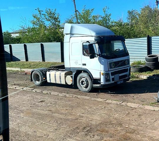Белый Вольво ФМ, объемом двигателя 9.3 л и пробегом 780 тыс. км за 6000 $, фото 1 на Automoto.ua