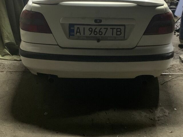 Белый Вольво С40, объемом двигателя 2 л и пробегом 294 тыс. км за 1800 $, фото 1 на Automoto.ua