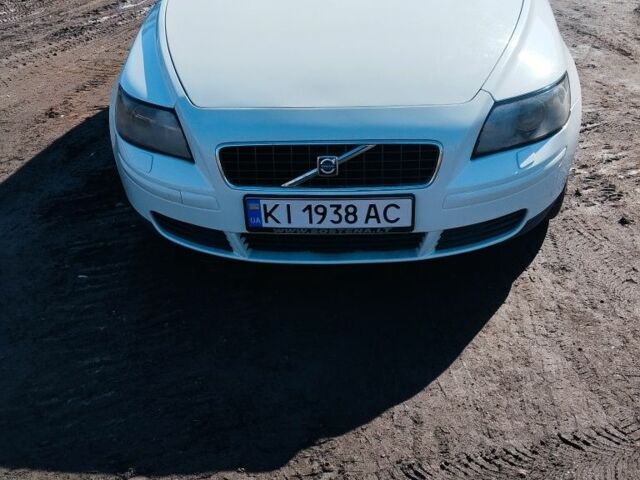 Белый Вольво С40, объемом двигателя 2 л и пробегом 280 тыс. км за 6000 $, фото 1 на Automoto.ua