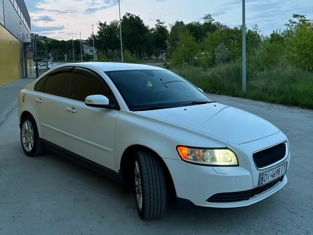 Белый Вольво С40, объемом двигателя 1.56 л и пробегом 322 тыс. км за 5500 $, фото 1 на Automoto.ua