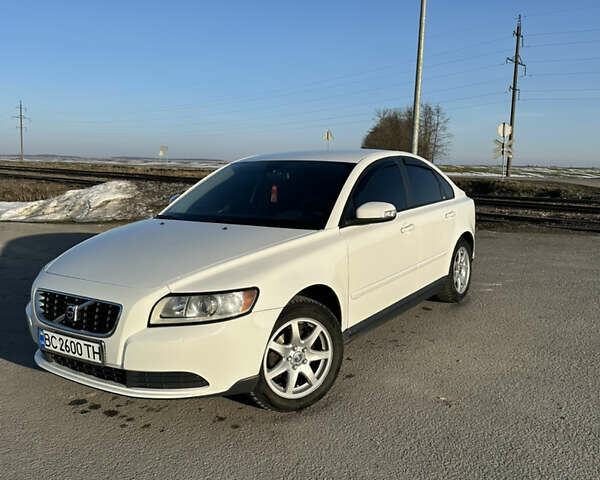 Білий Вольво S40, об'ємом двигуна 1.56 л та пробігом 340 тис. км за 6700 $, фото 1 на Automoto.ua