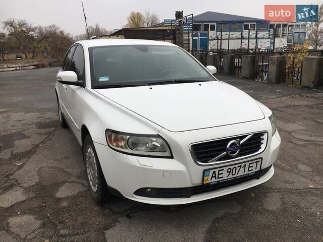 Белый Вольво С40, объемом двигателя 1.6 л и пробегом 156 тыс. км за 6900 $, фото 1 на Automoto.ua