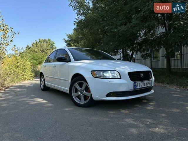 Белый Вольво С40, объемом двигателя 2.52 л и пробегом 225 тыс. км за 6350 $, фото 1 на Automoto.ua