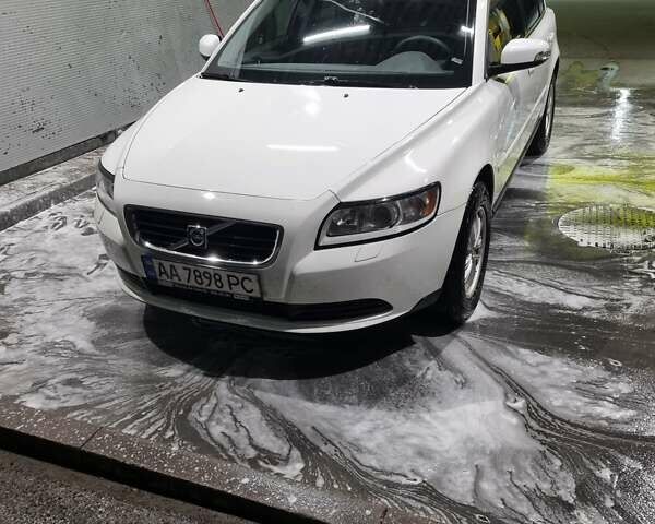 Білий Вольво S40, об'ємом двигуна 1.6 л та пробігом 213 тис. км за 6800 $, фото 1 на Automoto.ua