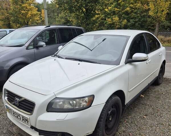 Білий Вольво S40, об'ємом двигуна 1.6 л та пробігом 263 тис. км за 5600 $, фото 1 на Automoto.ua
