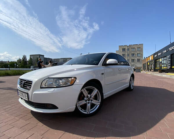 Белый Вольво С40, объемом двигателя 1.6 л и пробегом 260 тыс. км за 8000 $, фото 1 на Automoto.ua