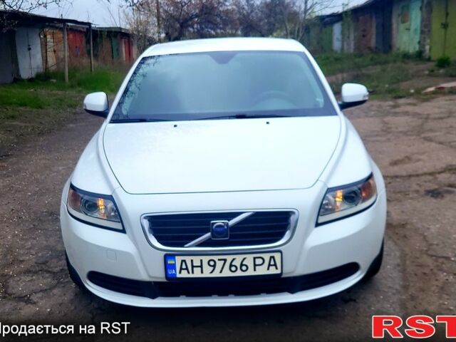 Белый Вольво С40, объемом двигателя 1.6 л и пробегом 286 тыс. км за 6500 $, фото 1 на Automoto.ua