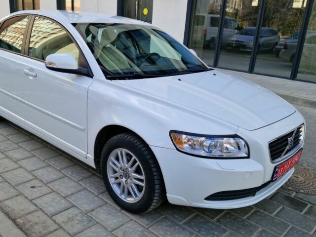 Белый Вольво С40, объемом двигателя 1.6 л и пробегом 258 тыс. км за 6400 $, фото 1 на Automoto.ua