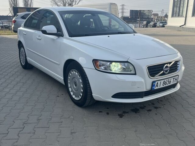 Белый Вольво С40, объемом двигателя 2 л и пробегом 216 тыс. км за 8000 $, фото 1 на Automoto.ua