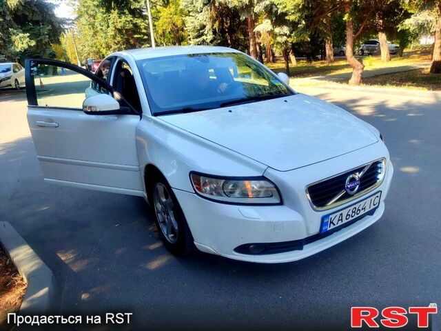 Білий Вольво S40, об'ємом двигуна 2 л та пробігом 185 тис. км за 7200 $, фото 1 на Automoto.ua