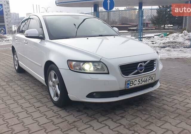 Белый Вольво С40, объемом двигателя 2 л и пробегом 217 тыс. км за 6900 $, фото 1 на Automoto.ua