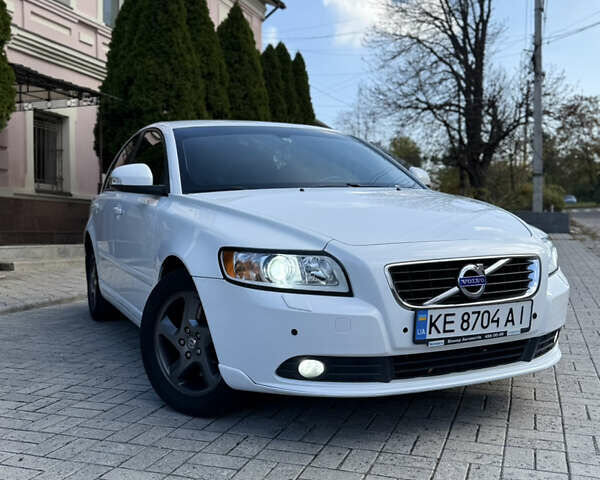 Белый Вольво С40, объемом двигателя 2 л и пробегом 240 тыс. км за 7350 $, фото 1 на Automoto.ua