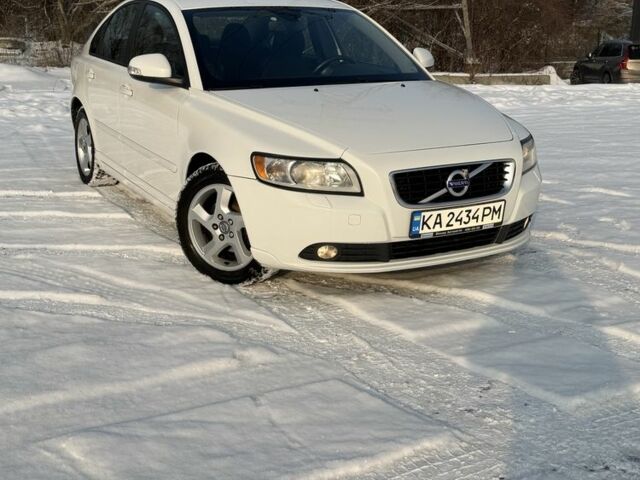 Білий Вольво S40, об'ємом двигуна 2 л та пробігом 180 тис. км за 7400 $, фото 1 на Automoto.ua