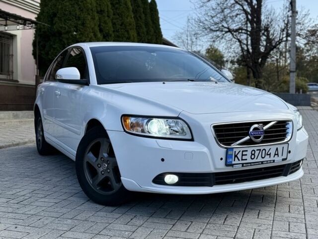 Белый Вольво С40, объемом двигателя 2 л и пробегом 240 тыс. км за 7350 $, фото 1 на Automoto.ua