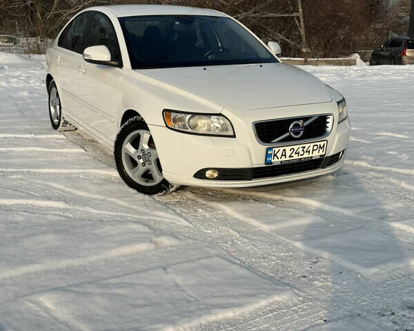Білий Вольво S40, об'ємом двигуна 2 л та пробігом 180 тис. км за 7400 $, фото 1 на Automoto.ua
