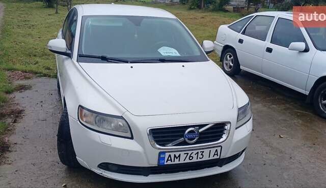Белый Вольво С40, объемом двигателя 2 л и пробегом 204 тыс. км за 7800 $, фото 1 на Automoto.ua